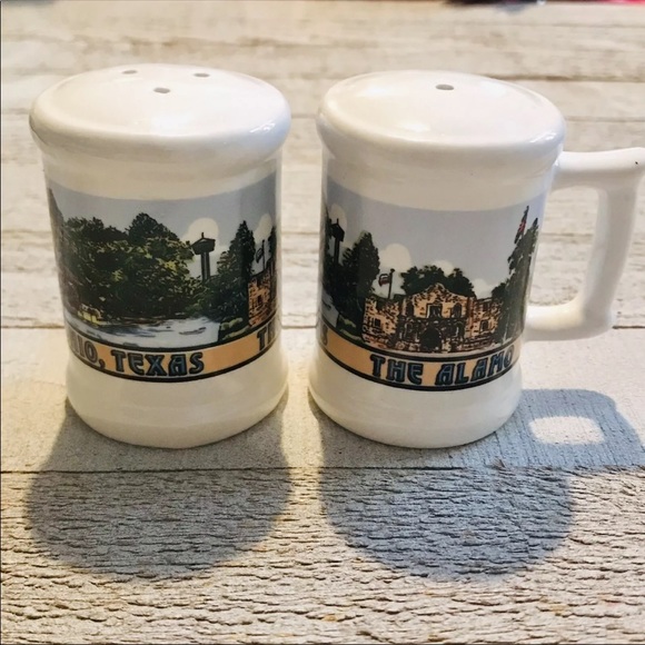 Vintage Salt And Pepper Shakers Texas Beer Stein Mugs San Antonio - Picture 6 of 8